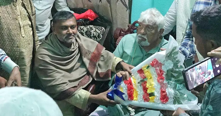 জয়ী প্রার্থীর বাসায় শিশির মনির